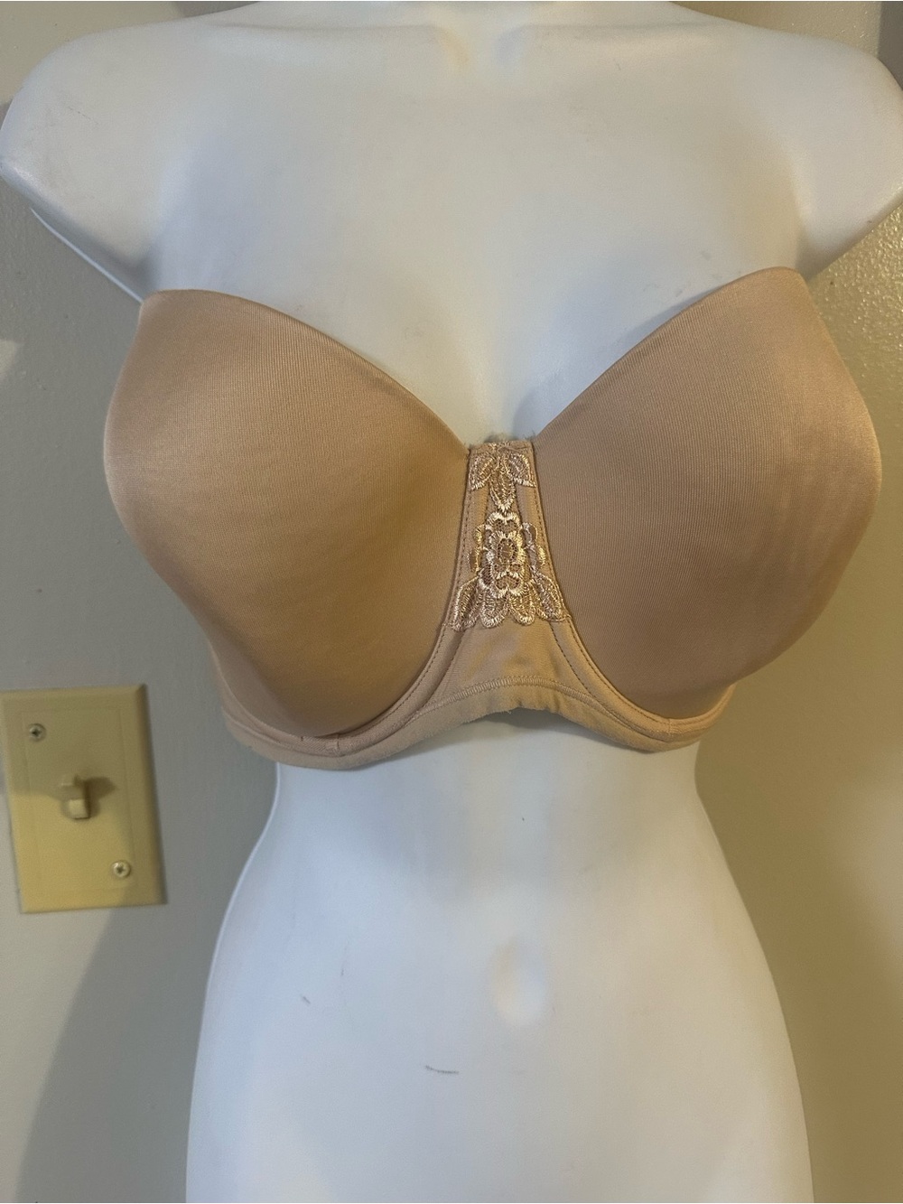 Vanity Fair Beige Strapless Molded T-Shirt Bra with Lace Detail